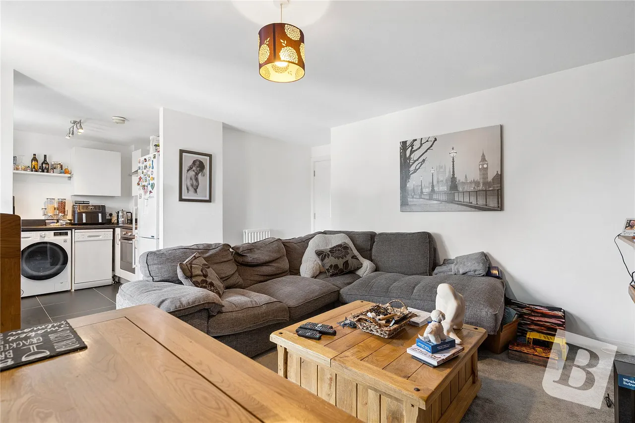 Warwick Crescent, Basildon, Essex, SS15, photo 4