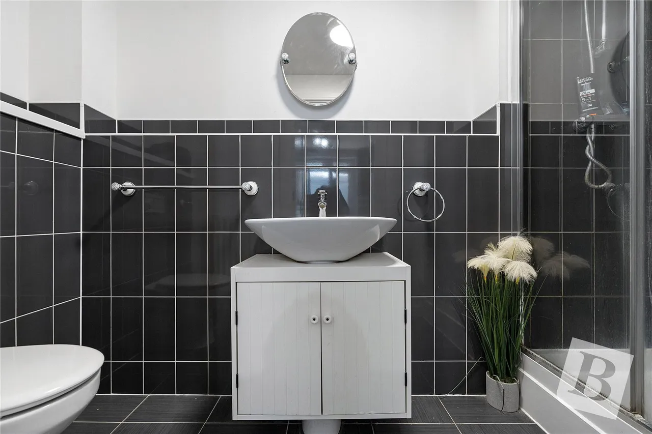 Warwick Crescent, Basildon, Essex, SS15, photo 6