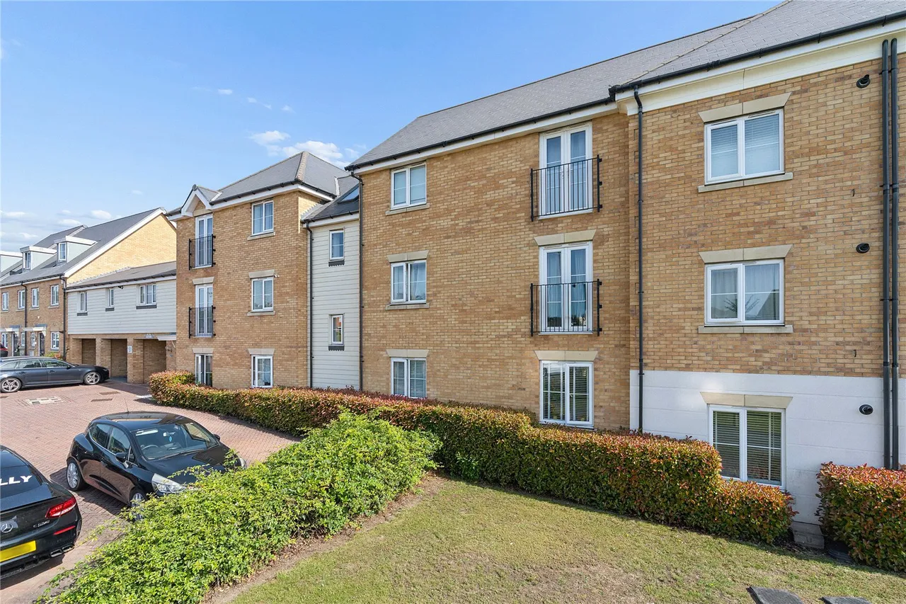 Warwick Crescent, Basildon, Essex, SS15, photo 9