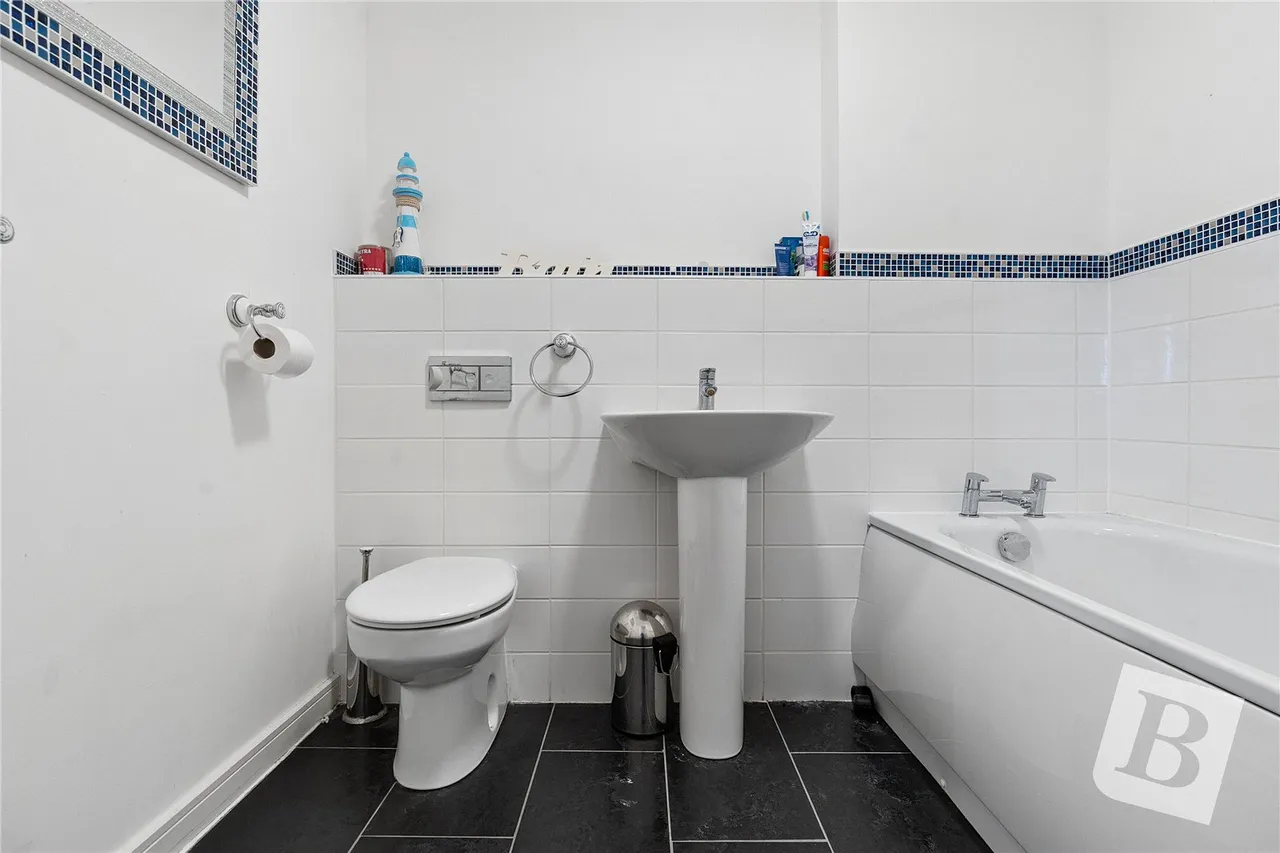 Warwick Crescent, Basildon, Essex, SS15, photo 8
