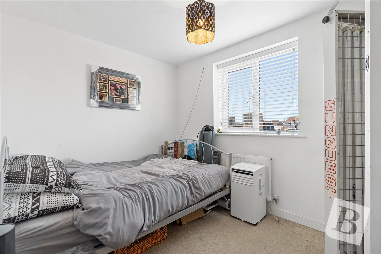 Warwick Crescent, Basildon, Essex, SS15, photo 7