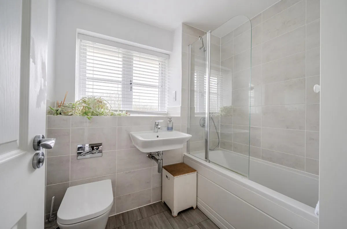 Storrington, RH20 3GU, photo 9