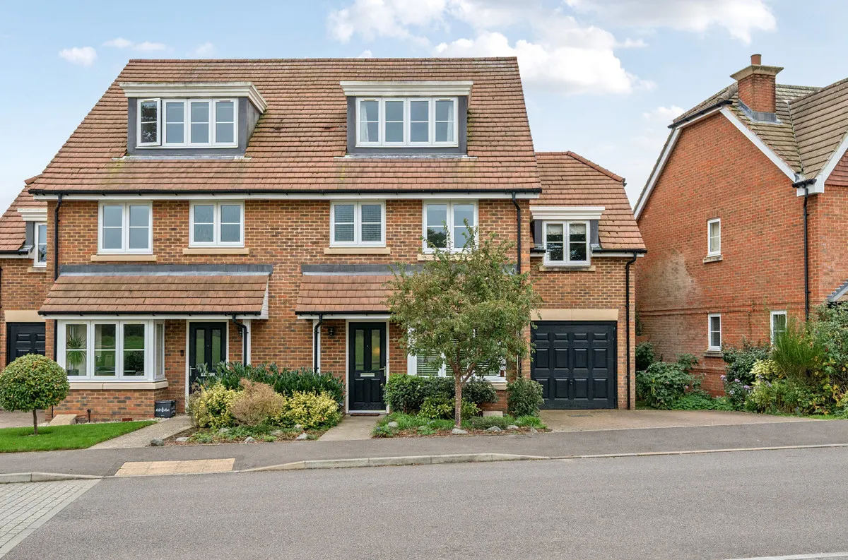 Storrington, RH20 3GU, photo 18