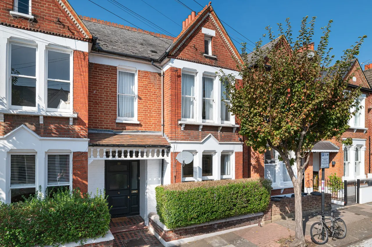 2 bed flat for sale, Lynn Road, London, SW12