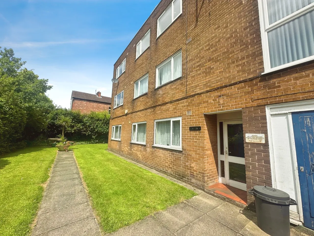 Bolton Road, Pendlebury, M27, photo 7
