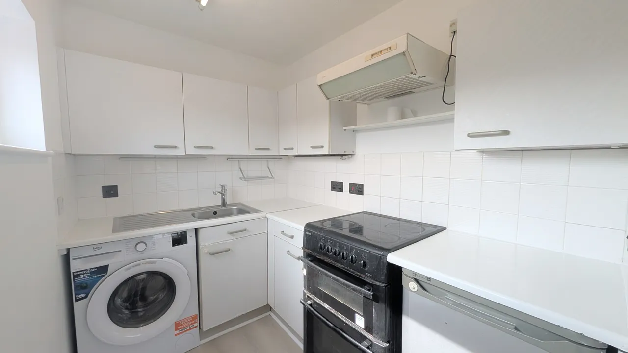 Rabournmead Drive, Northolt, UB5, photo 4
