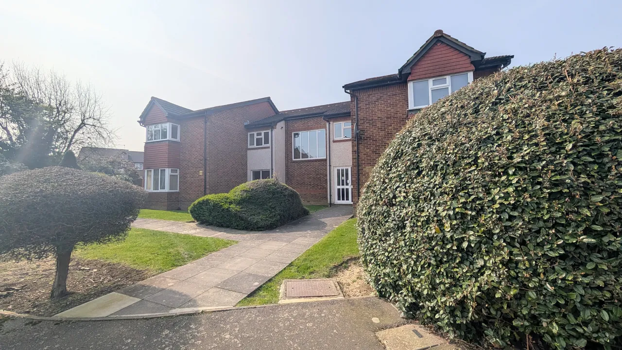 flat to rent, Rabournmead Drive, Northolt, UB5