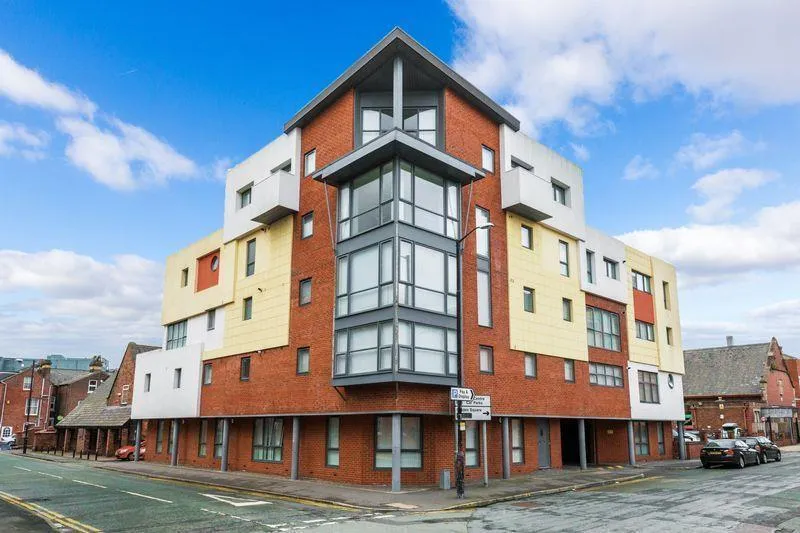 2 bed flat to rent — Pyramid Court, Warrington, WA1 1AG