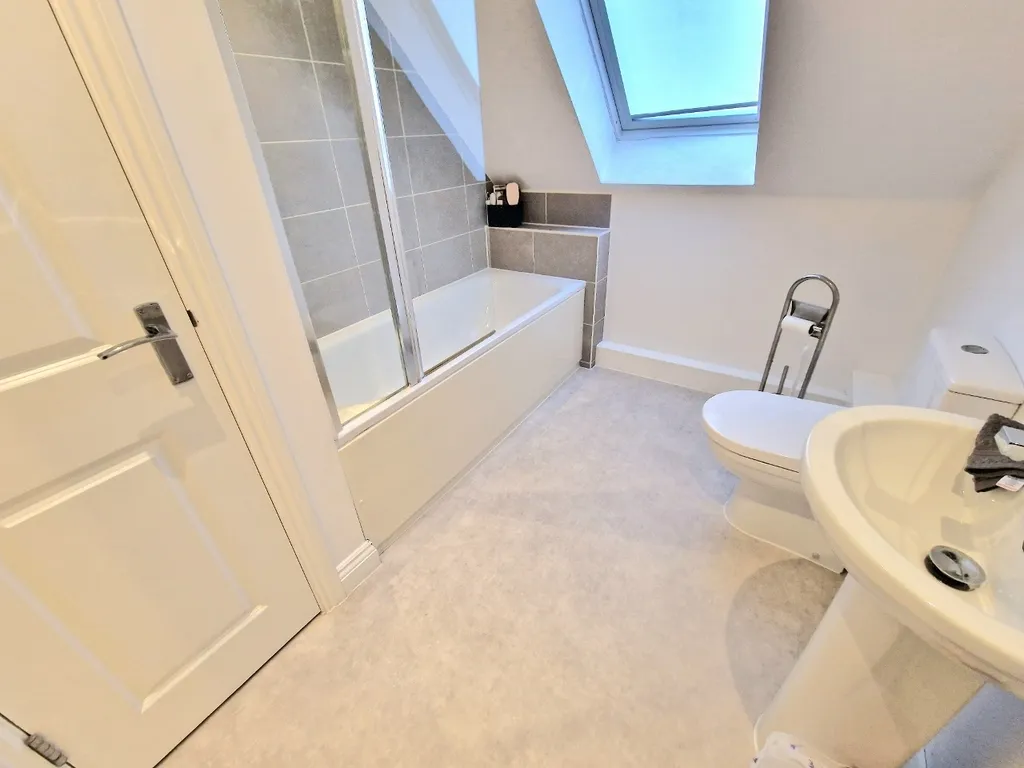 Oliver Court, Bournemouth, 1 Cromwell Gardens, BH5 2DG, photo 17