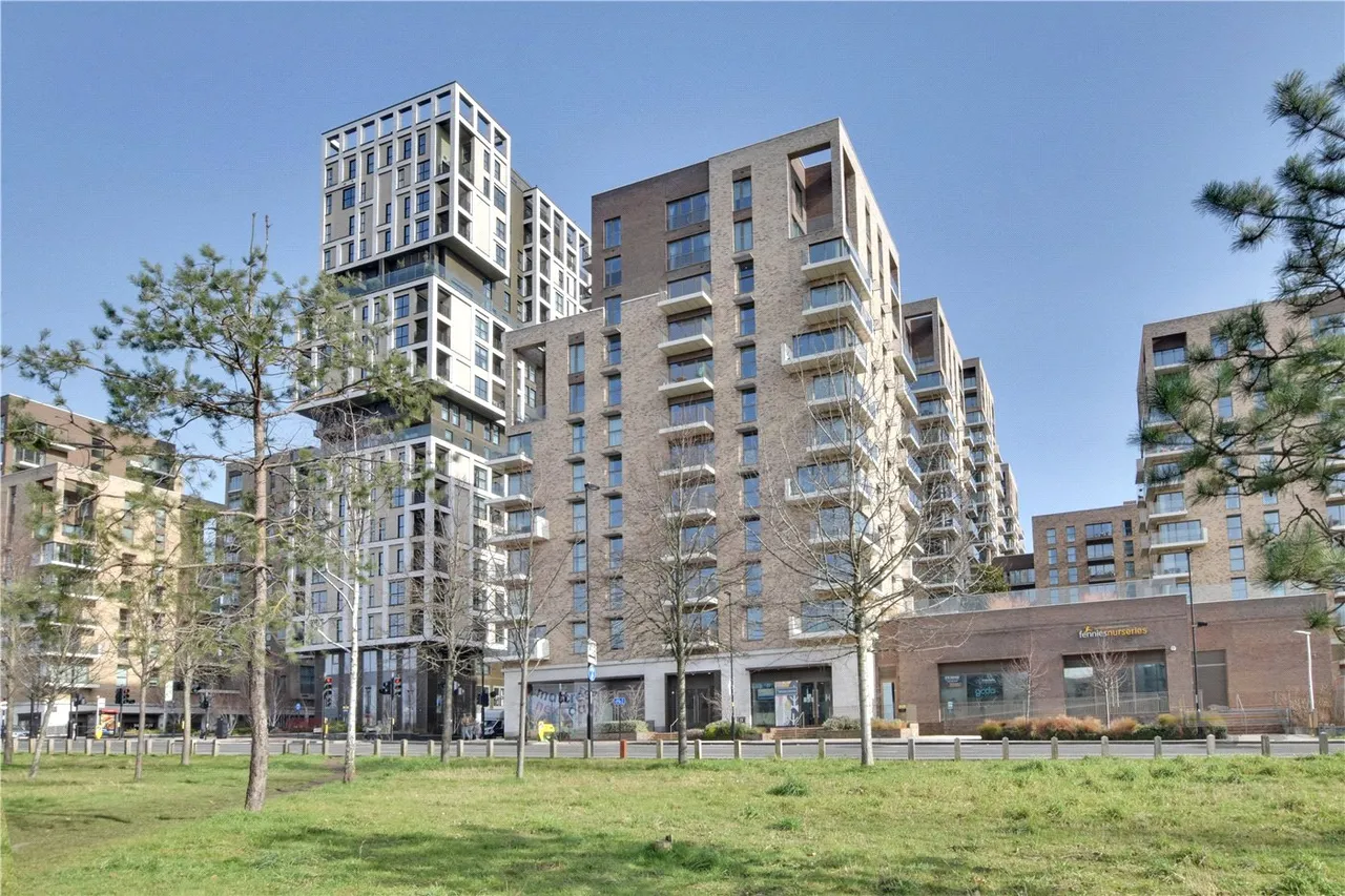 2 bed flat to rent — Larkin House, 307 Kidbrooke Park Road, London, SE3
