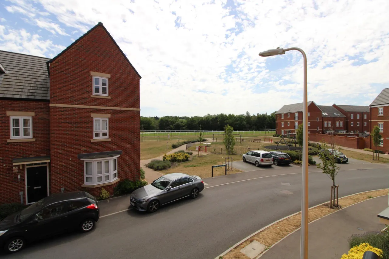 Home Straight, Newbury, RG14, photo 10