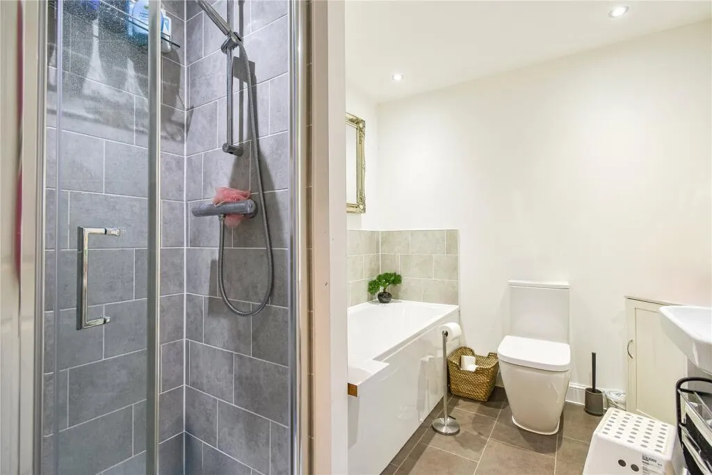 Home Straight, Newbury, RG14, photo 7