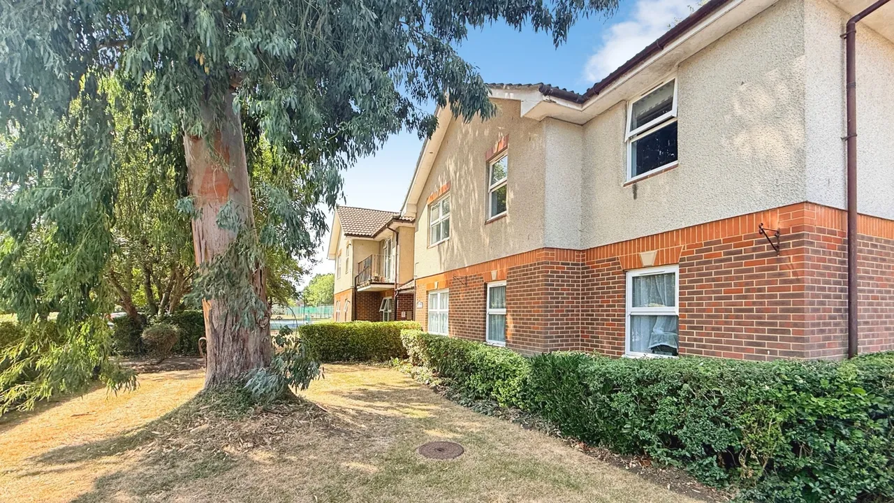 Vesey Close, Farnborough, Hampshire, GU14 8UT, photo 16