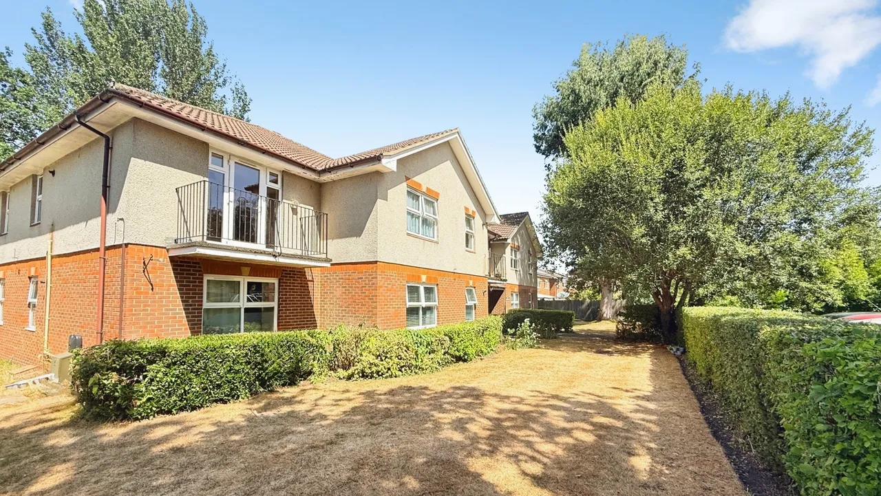 Vesey Close, Farnborough, Hampshire, GU14 8UT, photo 17