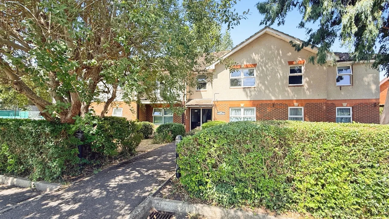 Vesey Close, Farnborough, Hampshire, GU14 8UT, photo 12