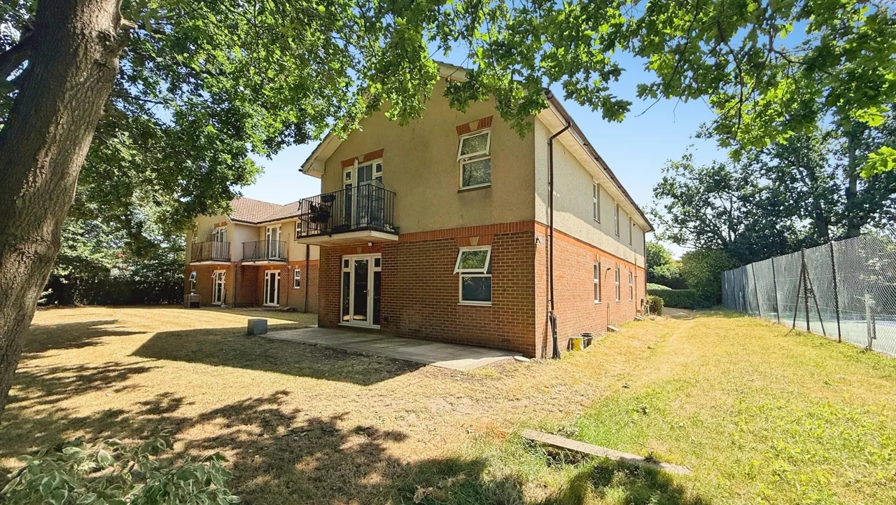 2 bed flat for sale — Vesey Close, Farnborough, Hampshire, GU14 8UT