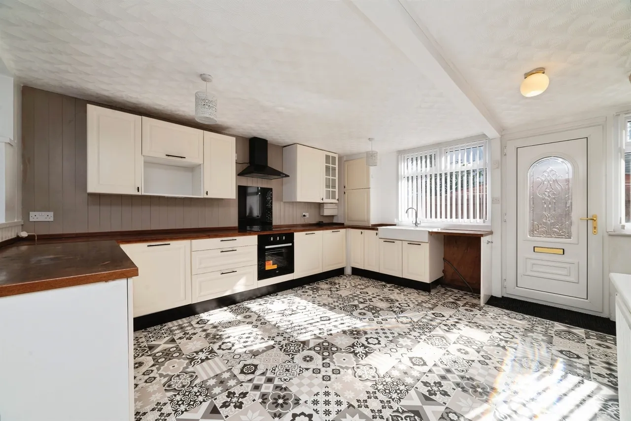 Stroud Crescent West, Bransholme, Hull, photo 3