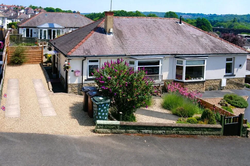 2 bed house for sale — St. Aidans Road, Baildon, West Yorkshire, BD17