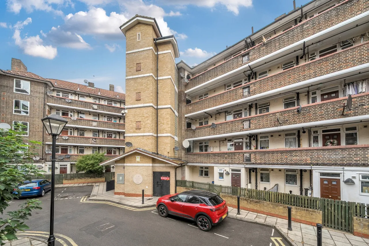 3 bed flat for sale — Browning Street, SE17