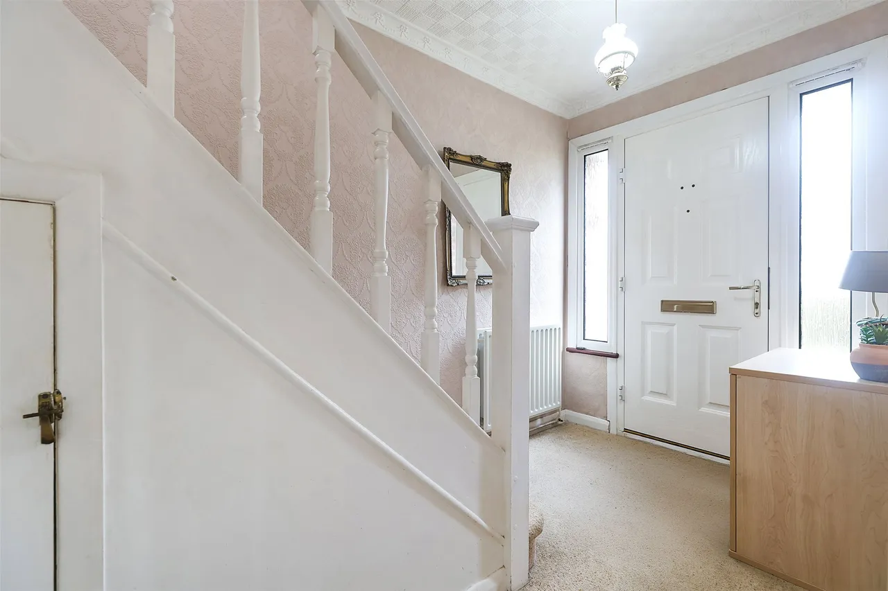 Cobham Road, Fetcham, KT22, photo 11