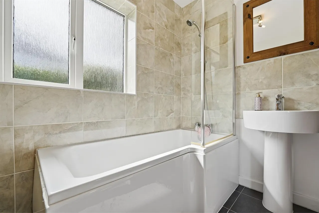 Wellington Road, Bollington, photo 15