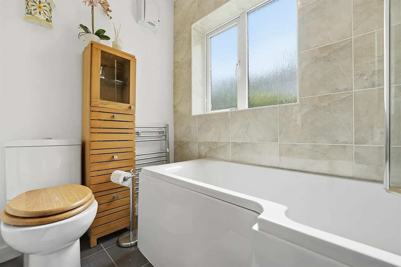 Wellington Road, Bollington, photo 9