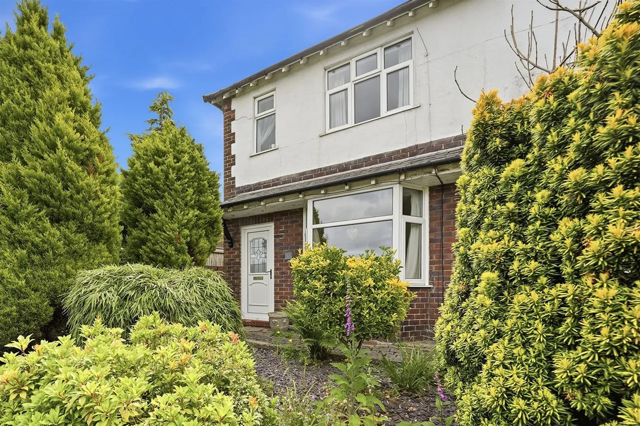 3 bed house for sale — Wellington Road, Bollington