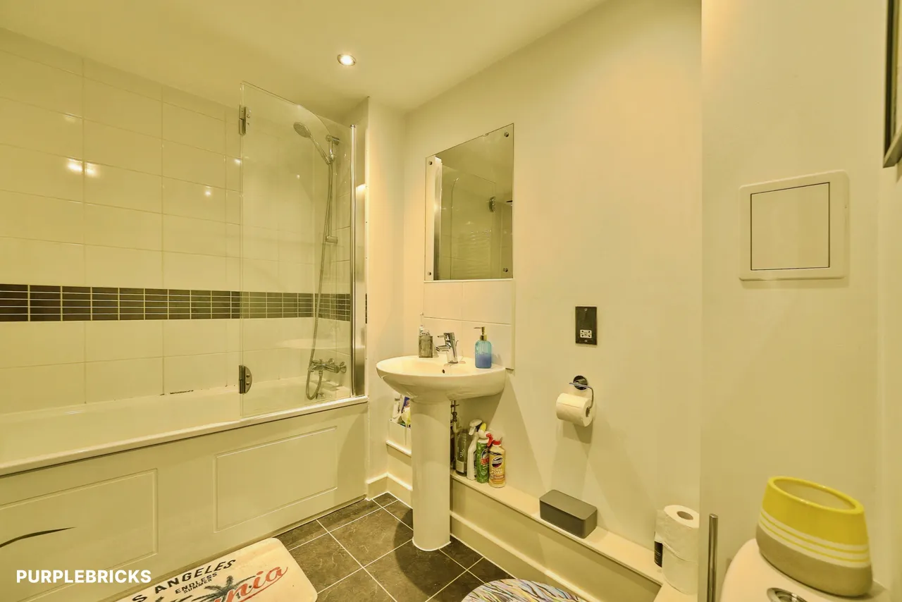 Grantham Road, London, E12, photo 8