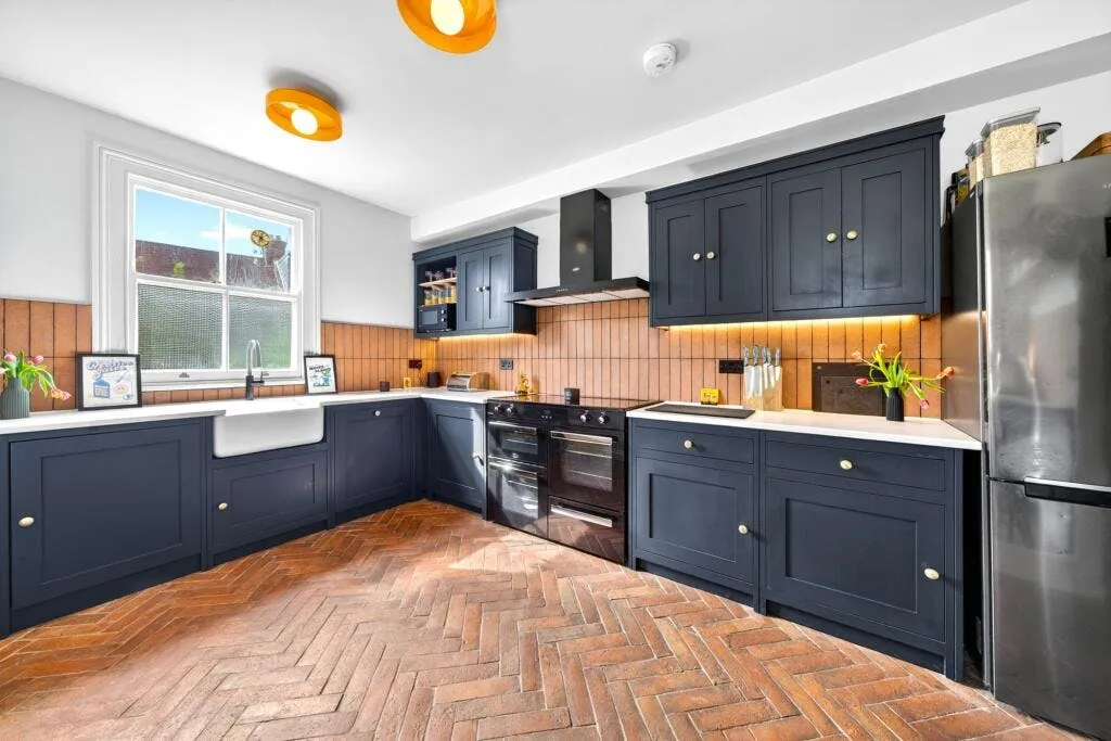 3 bed flat for sale — Lyham Road, London, SW2