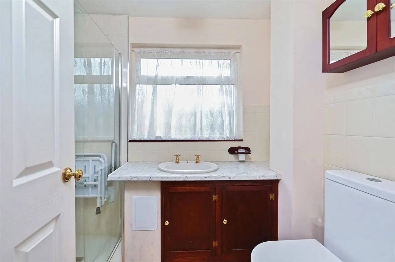 Orchard Close, Ash Vale, Guildford, Surrey, GU12 5HU, photo 11