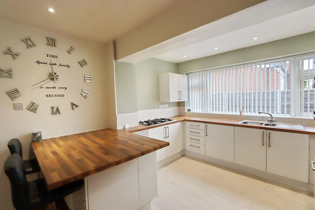 Randale Drive, Bury, BL9, photo 2