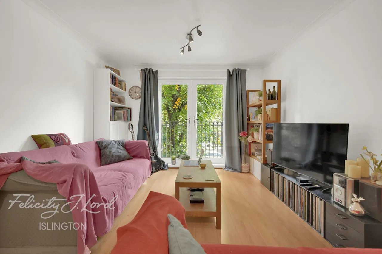 2 bed flat for sale, Essex Road, London, N1