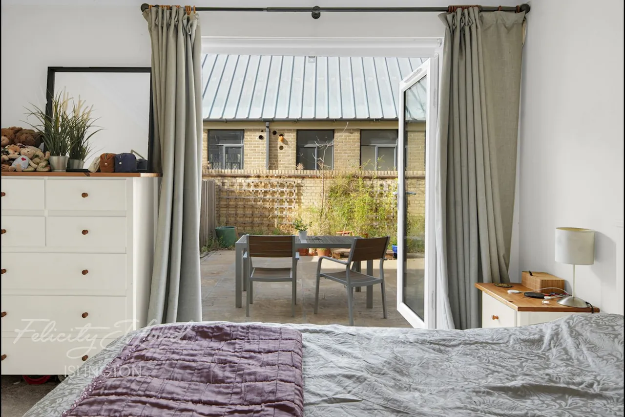 Essex Road, London, N1, photo 13
