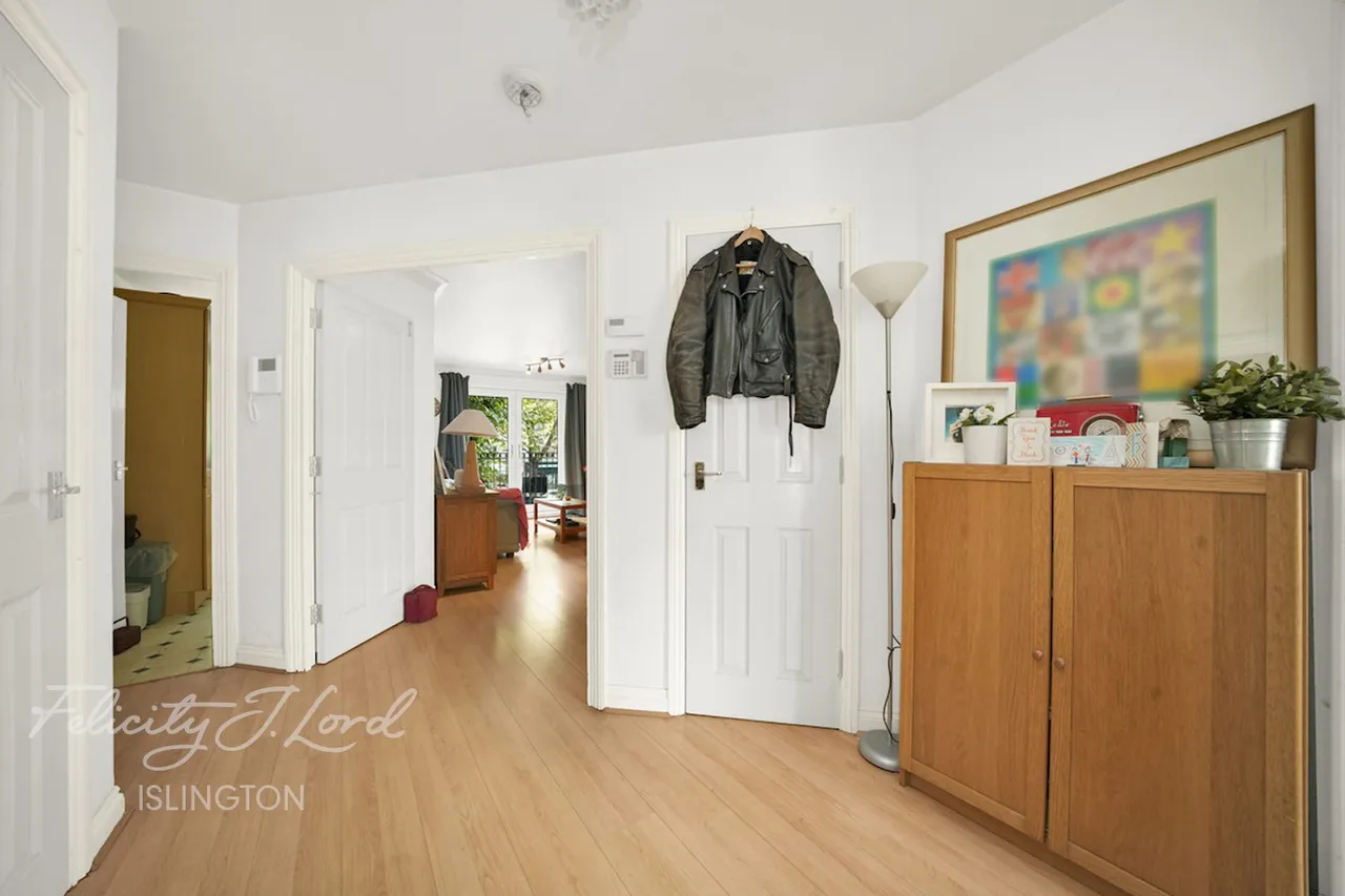 Essex Road, London, N1, photo 14