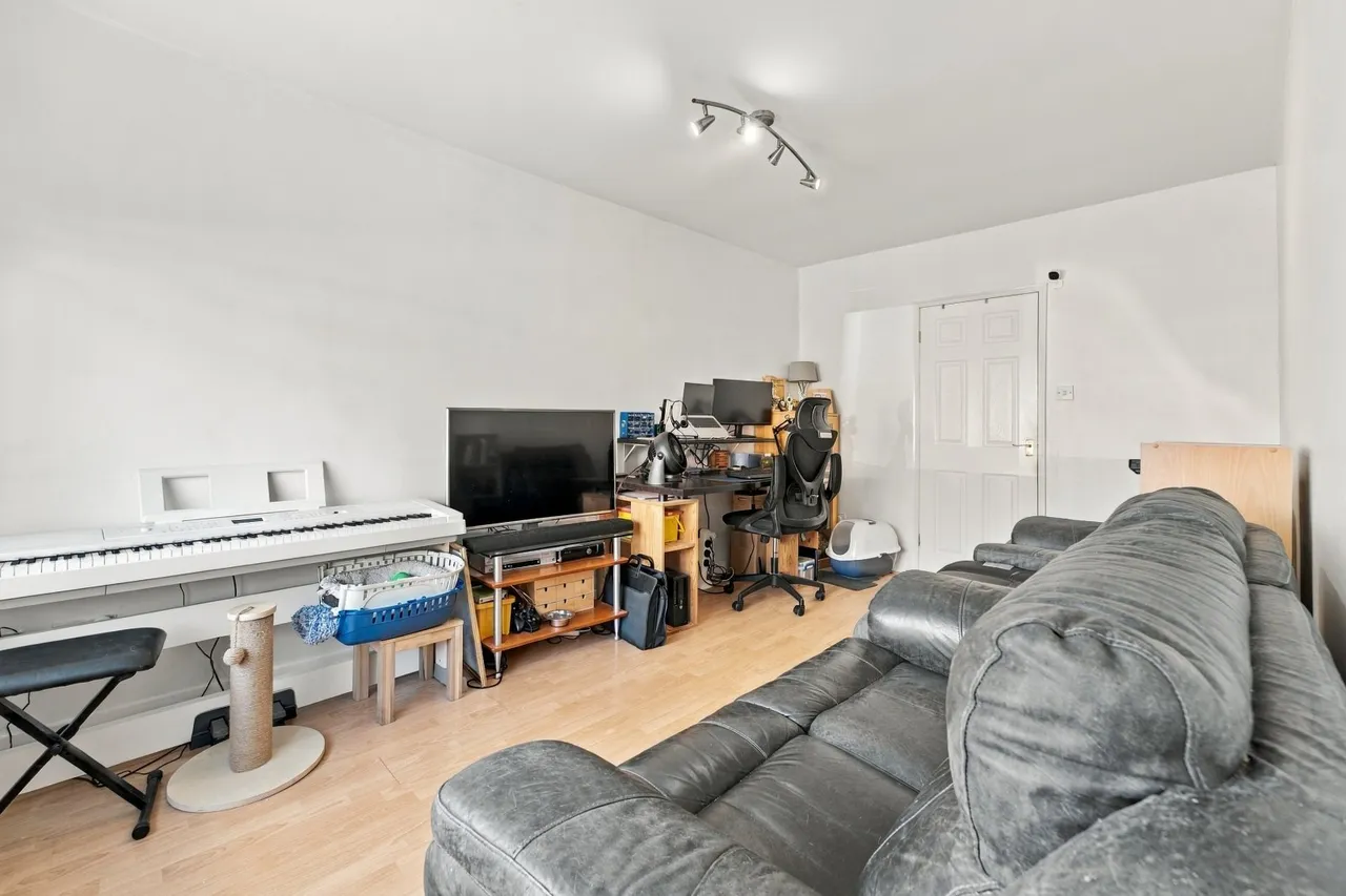 Boscombe Avenue, Eccles, M30, photo 6