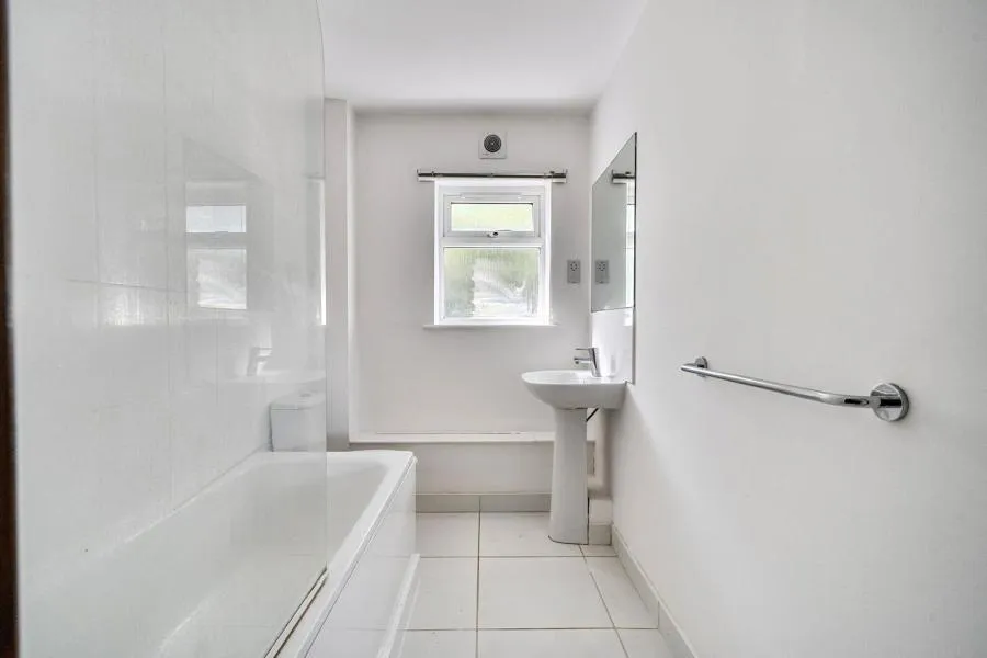 Hollybush Lane, Burghfield Common, RG7, photo 6