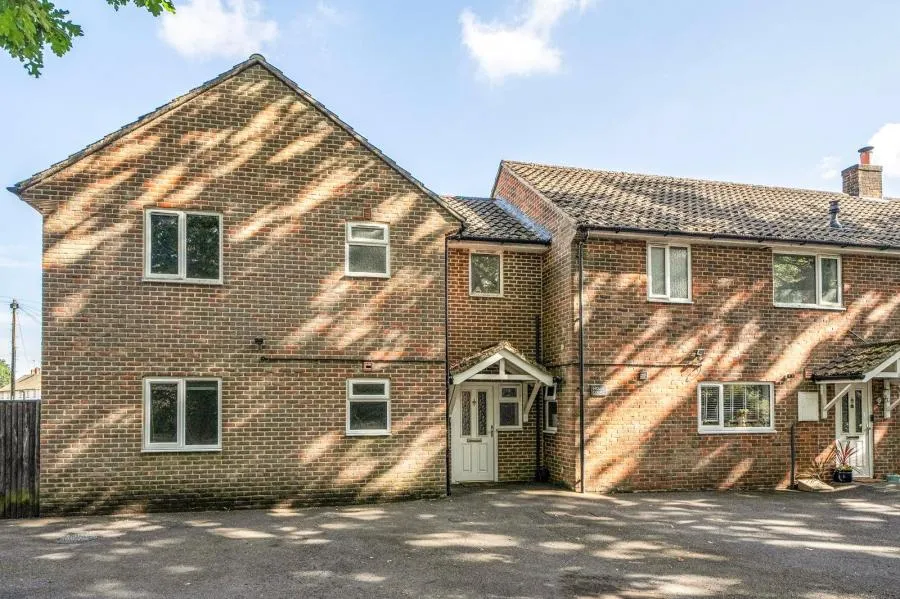 1 bed flat for sale, Hollybush Lane, Burghfield Common, RG7