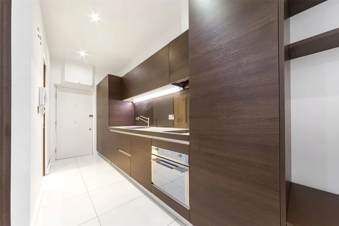 Albany House, London, photo 4