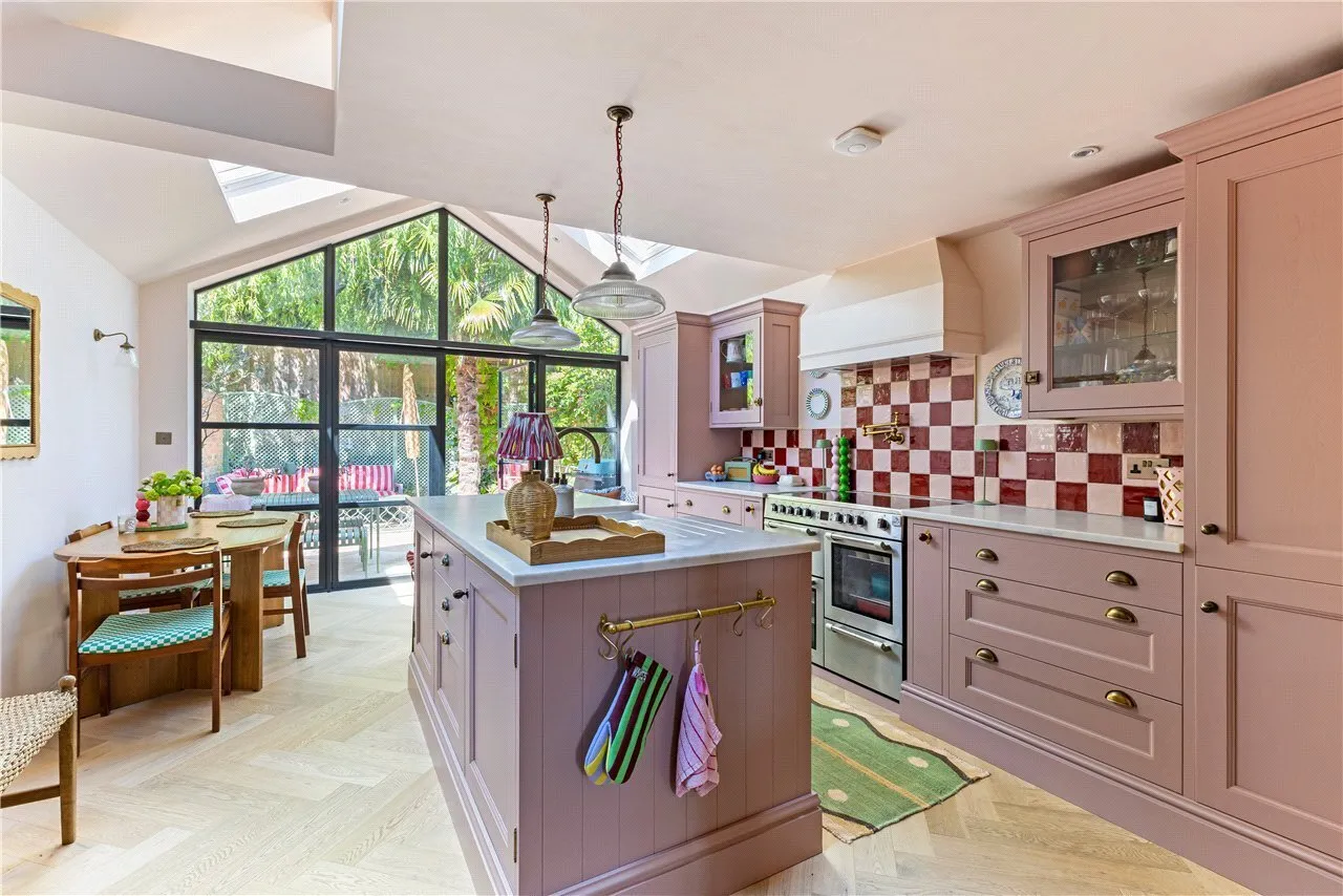 Beverley Cottages, London, SW15, photo 2