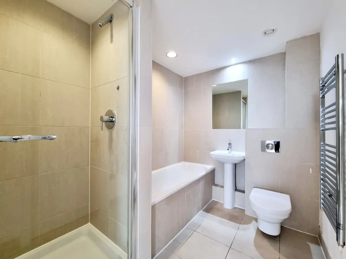 Bridgewater Place, Leeds, LS11, photo 12