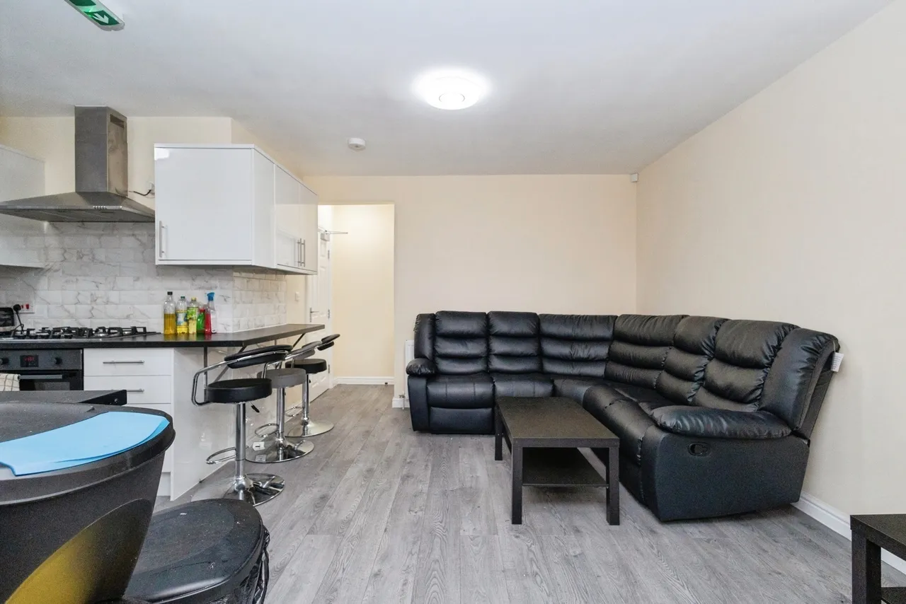 Parrs Wood Road, M20, photo 10
