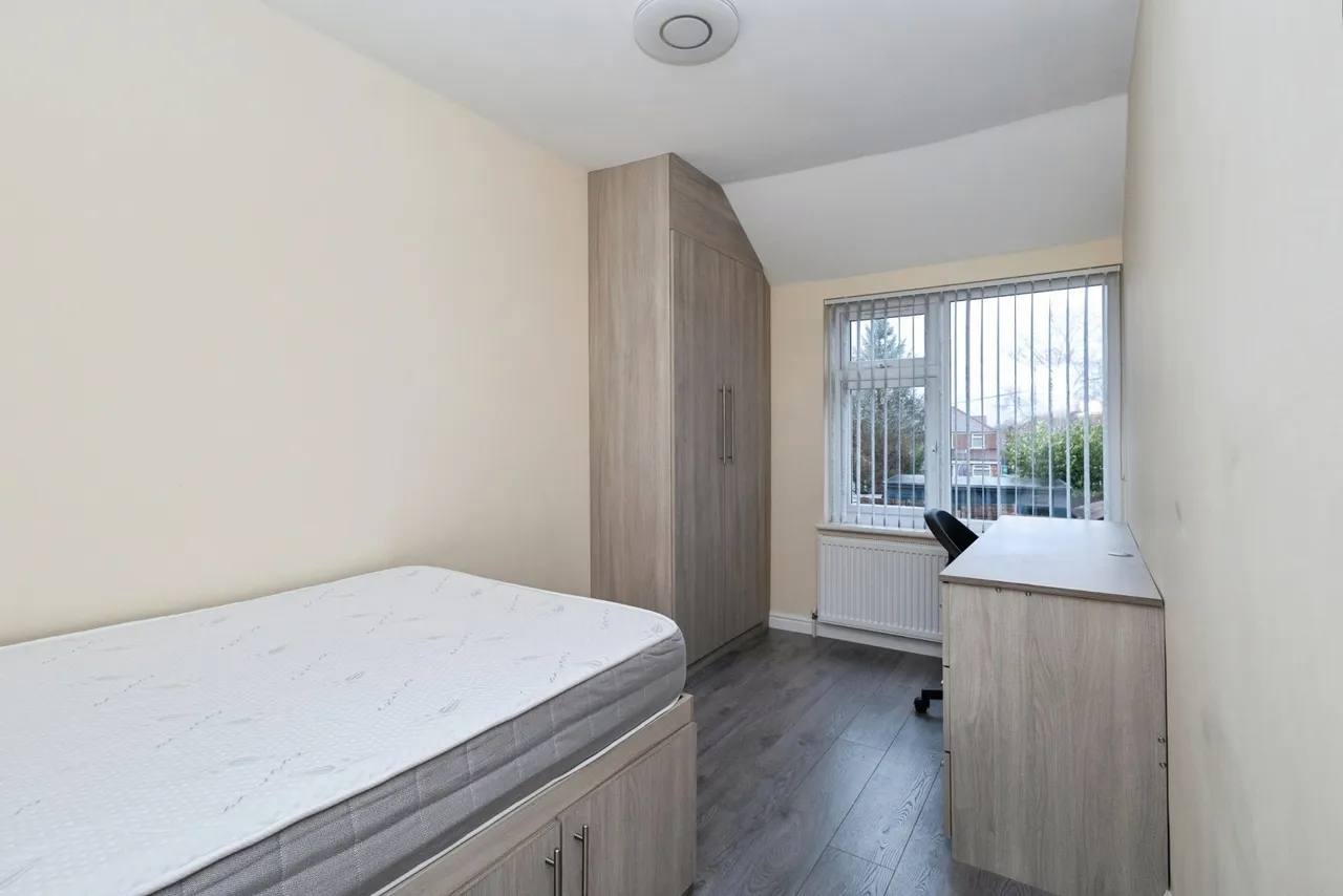 Parrs Wood Road, M20, photo 9