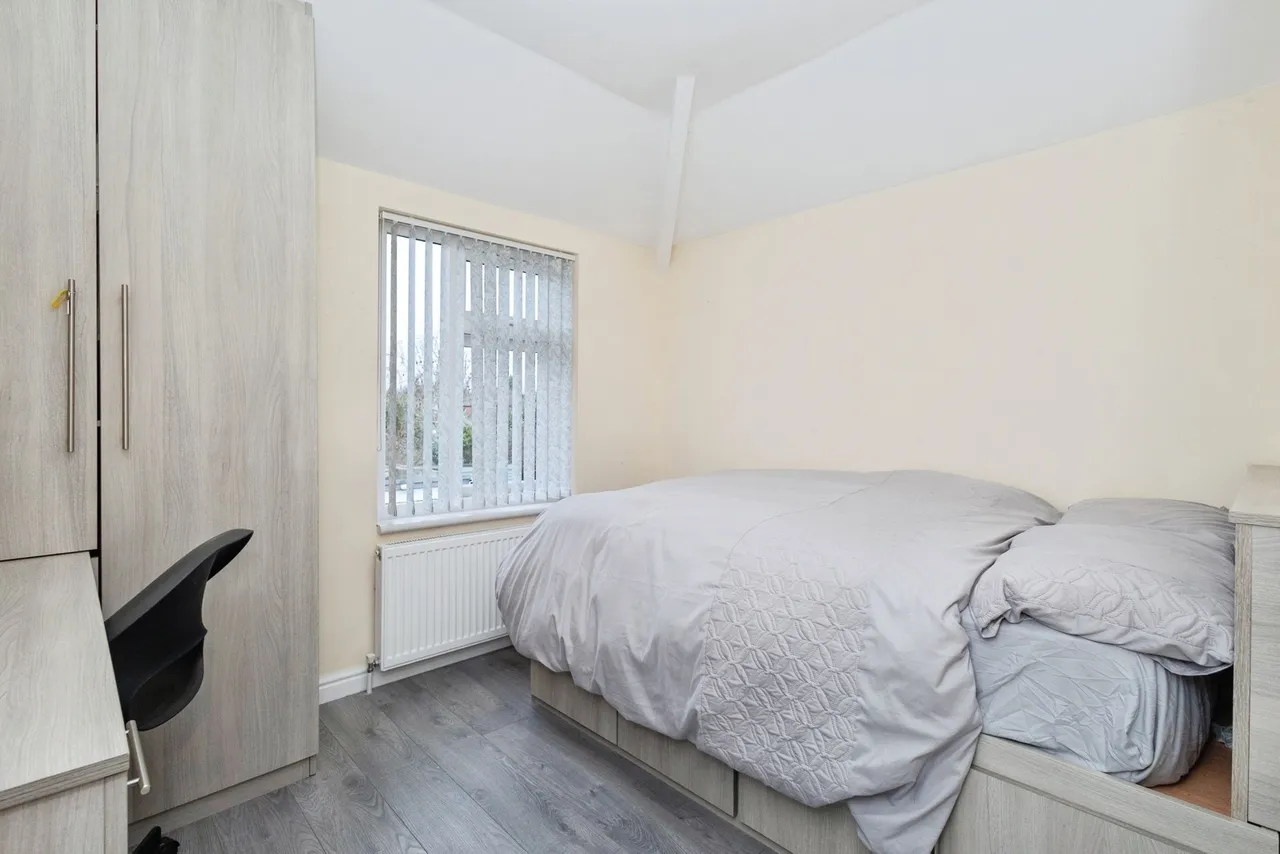 Parrs Wood Road, M20, photo 4