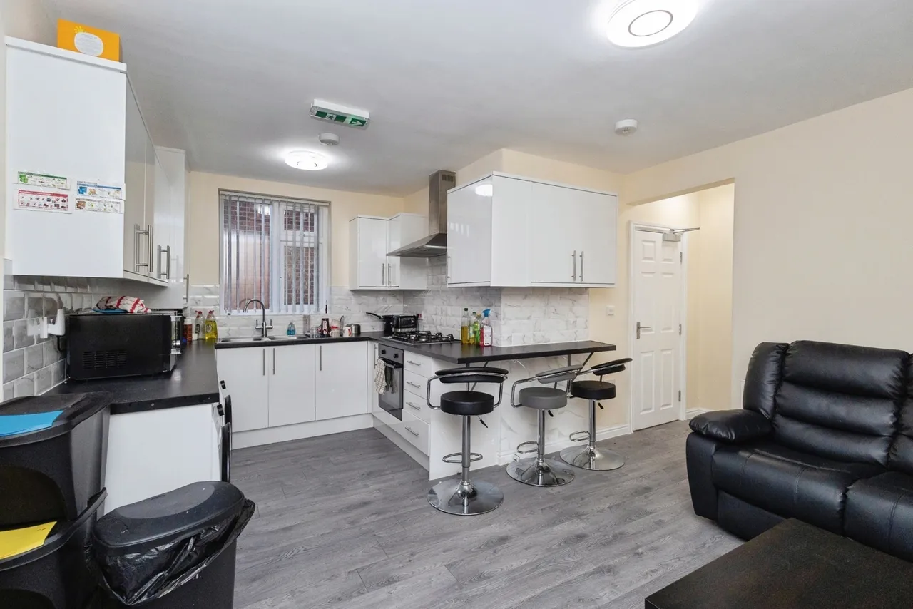 Parrs Wood Road, M20, photo 13