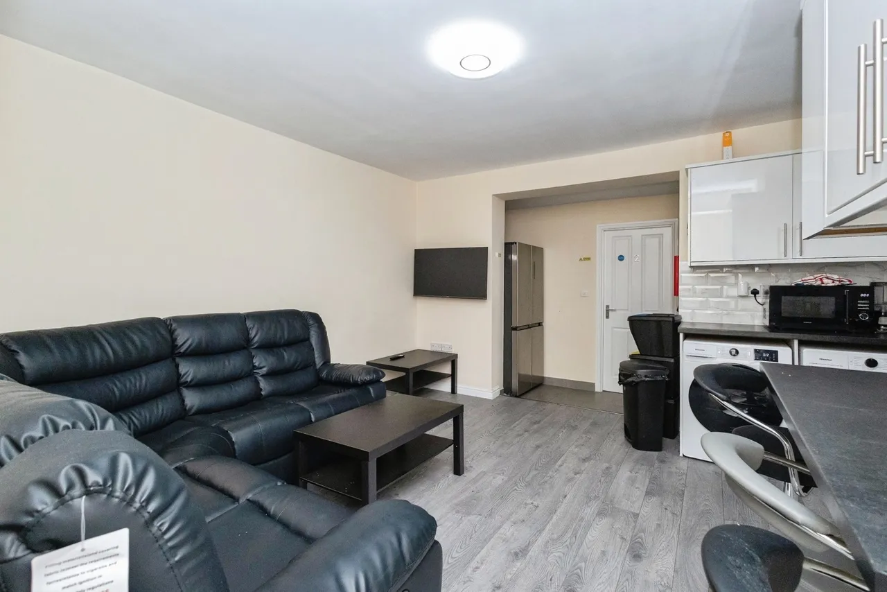 Parrs Wood Road, M20, photo 11