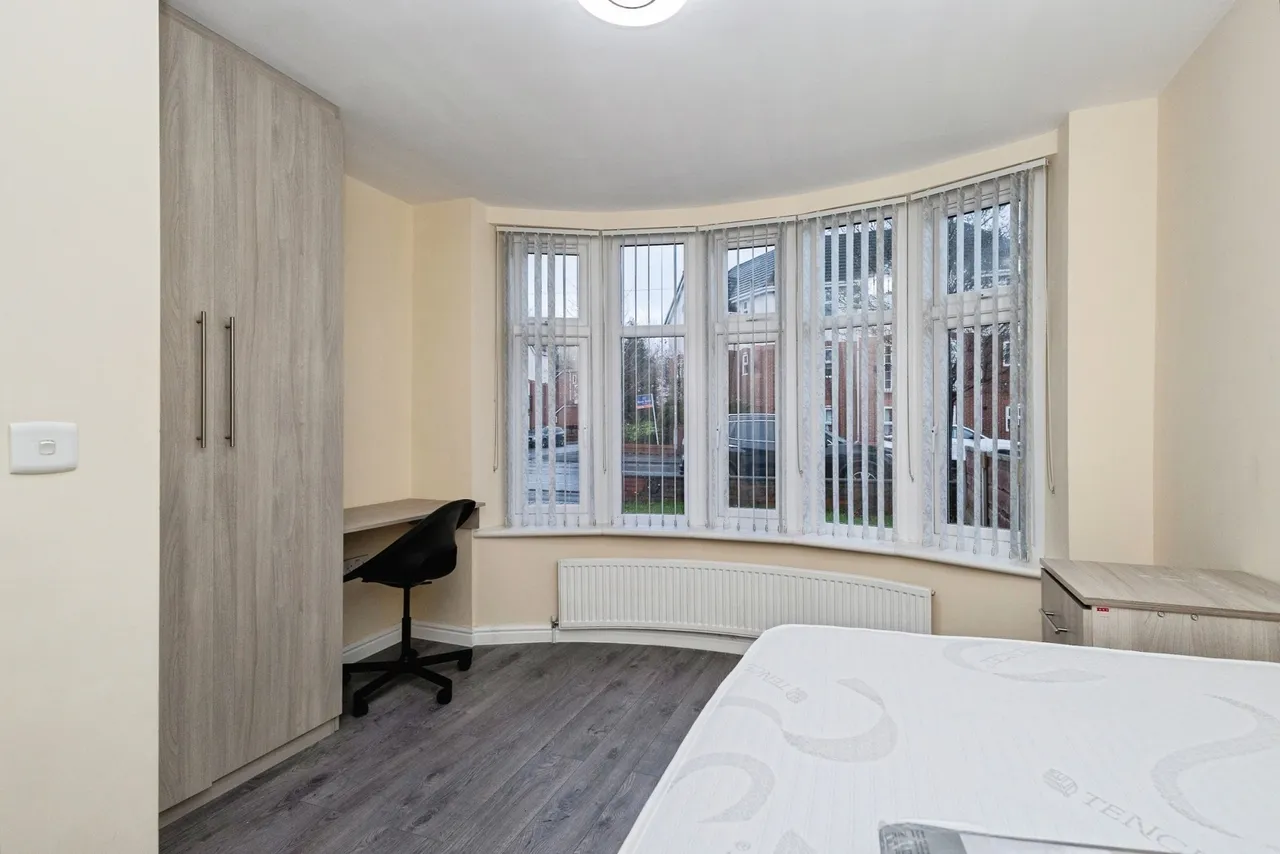 Parrs Wood Road, M20, photo 6