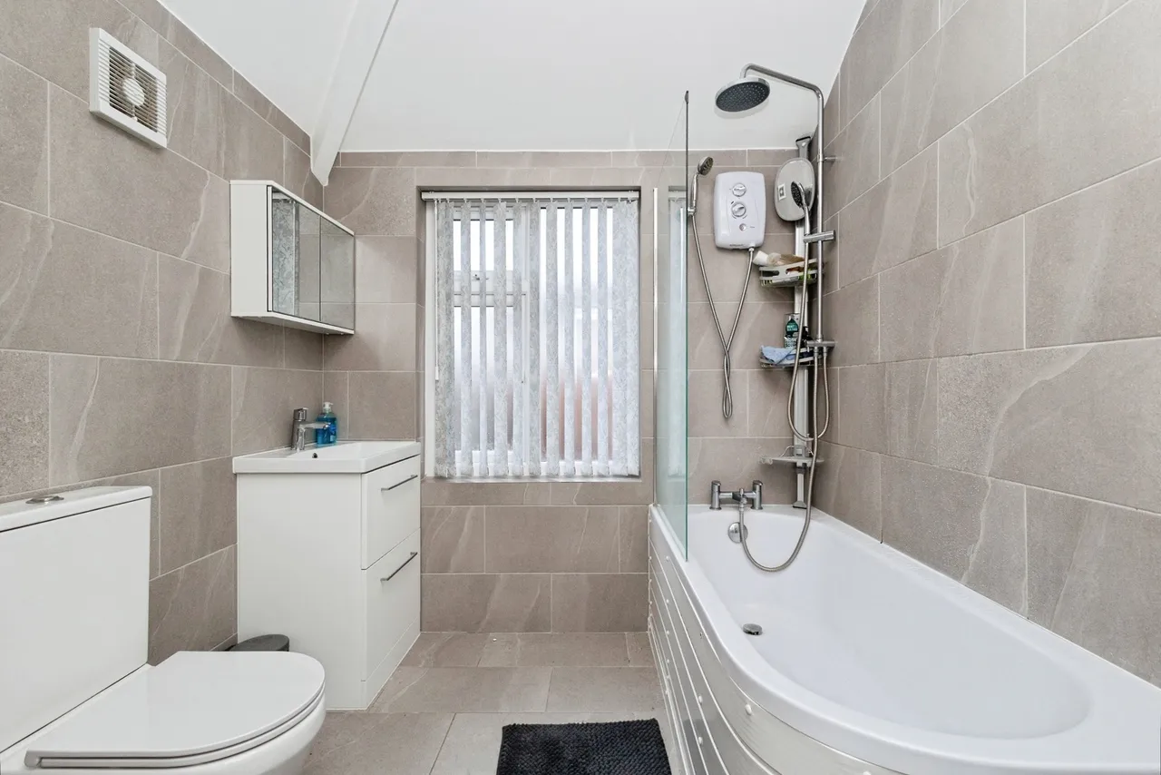 Parrs Wood Road, M20, photo 15