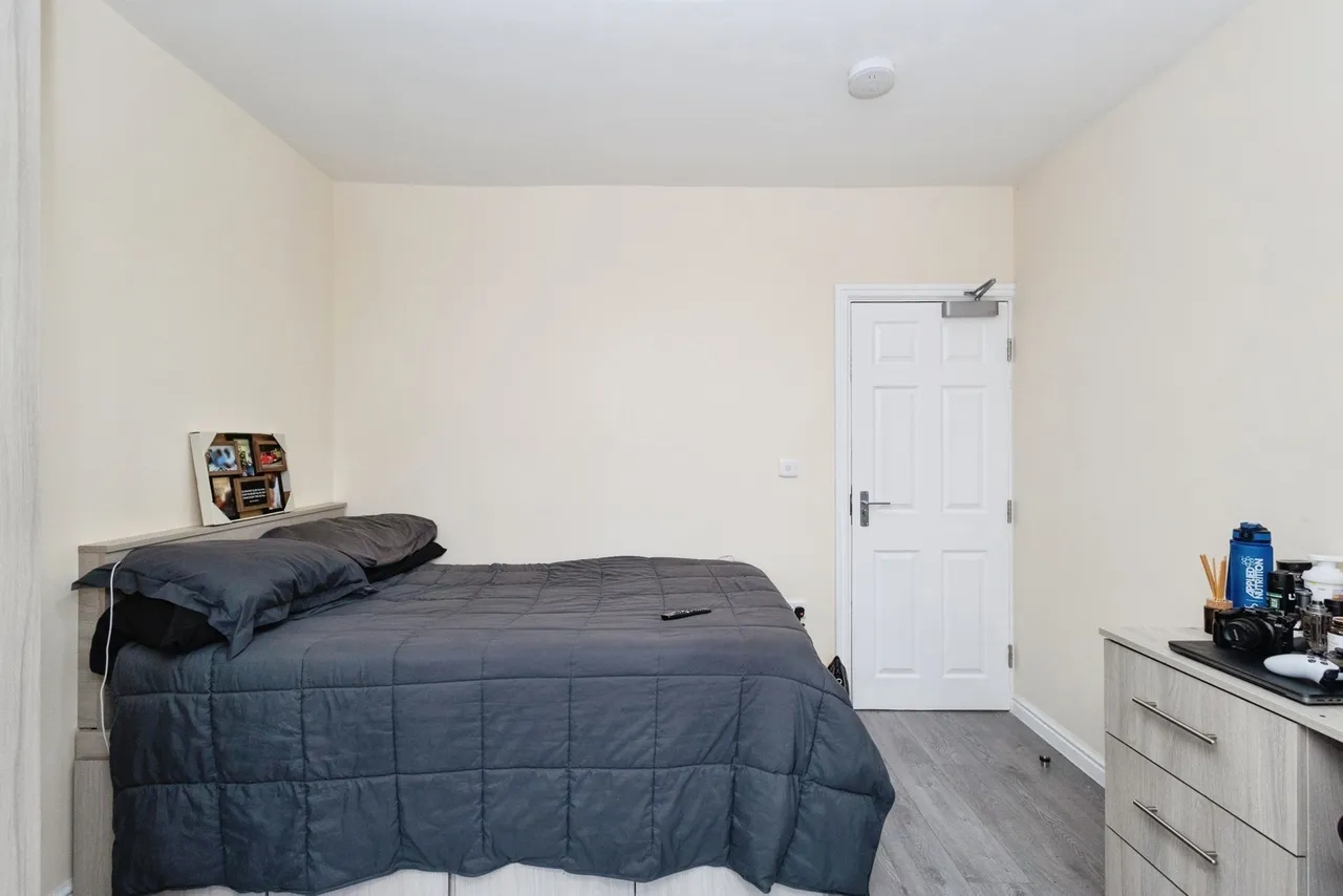 6 bed house to rent — Parrs Wood Road, M20