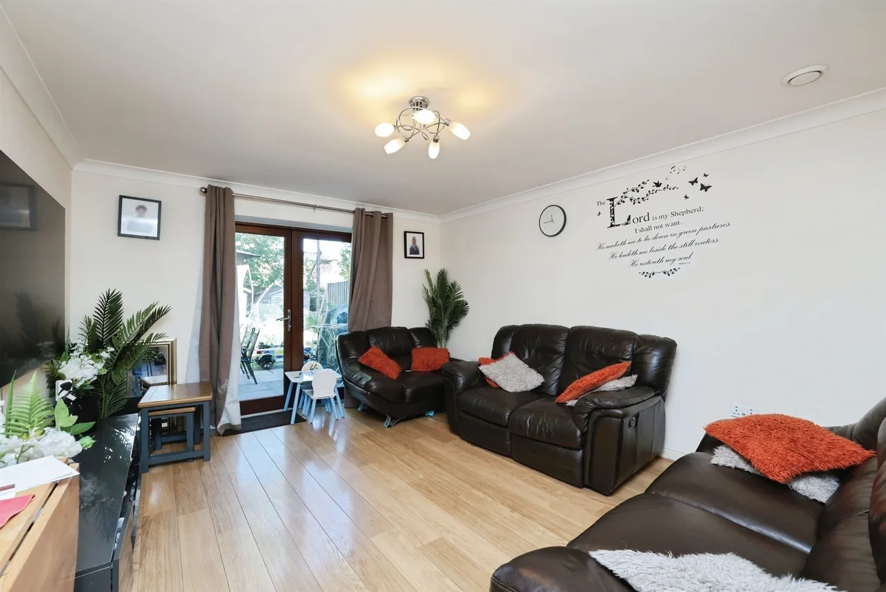 John North Close, High Wycombe, HP11, photo 2