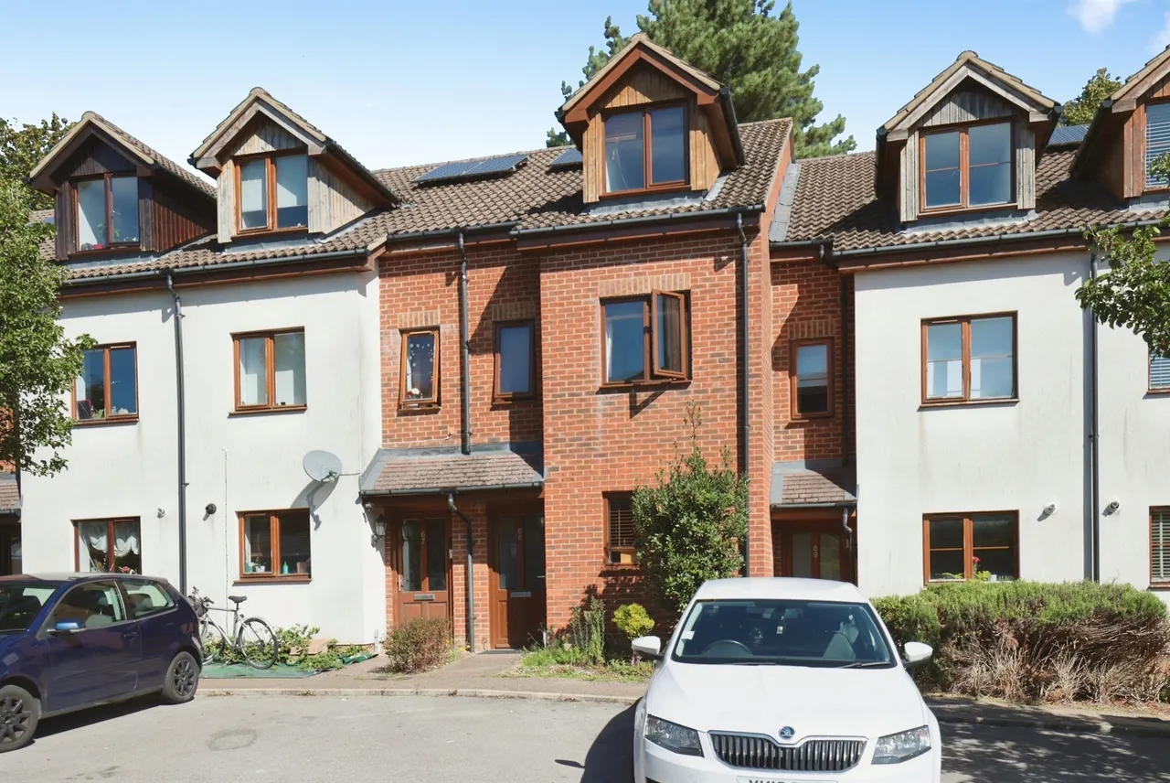 4 bed house for sale, John North Close, High Wycombe, HP11